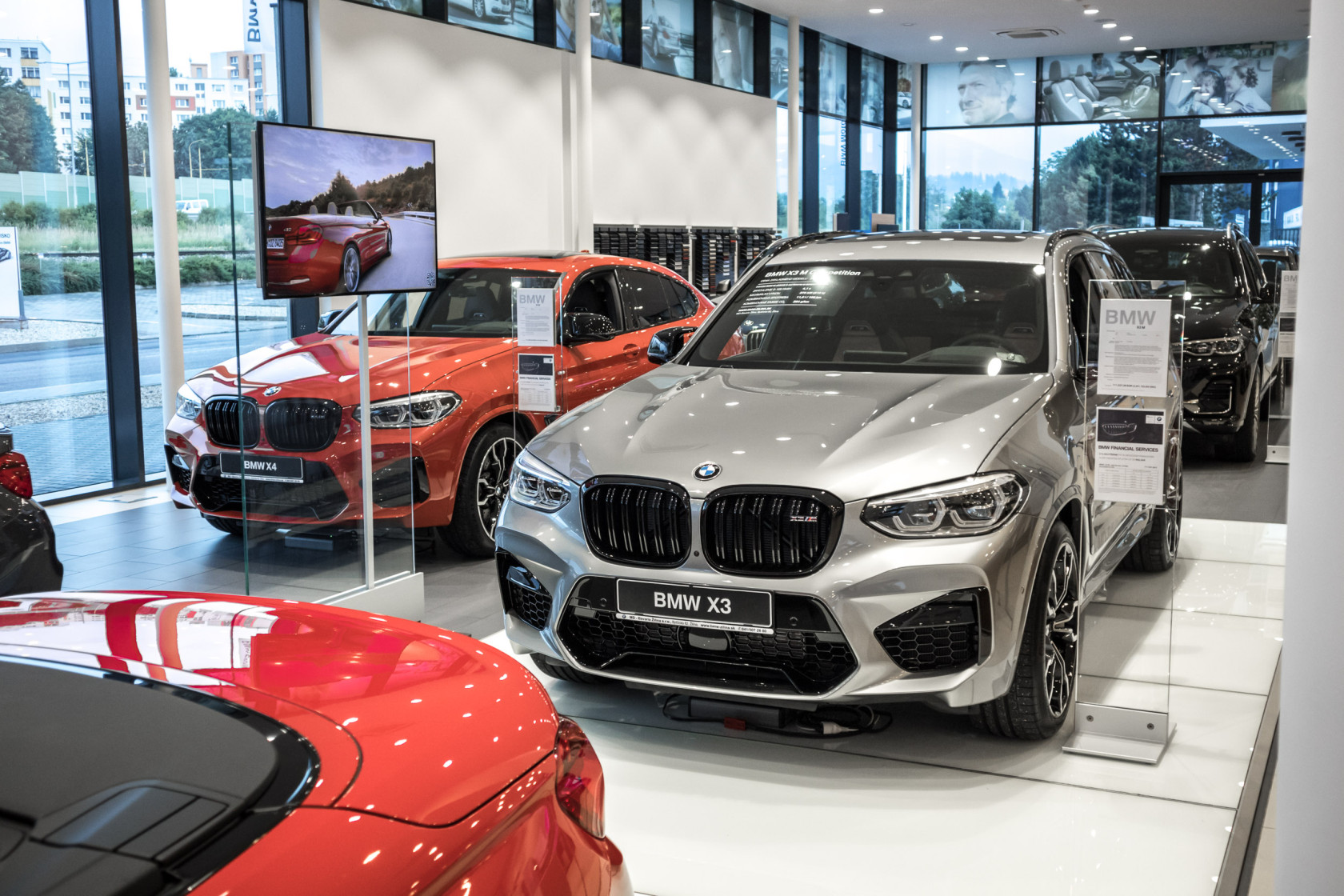 Pozvánka na dni BMW M s premiérou BMW X3 M a BMW X4 M 1.-12.8 v MD-Bavaria Žilina.