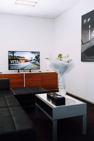 Slávnostné odovzdanie BMW X5 Tomášovi Maštalírovi v T.O.B. Trenčín.