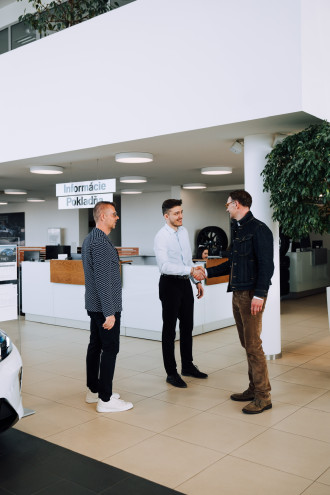 Slávnostné odovzdanie BMW X5 Tomášovi Maštalírovi v T.O.B. Trenčín.