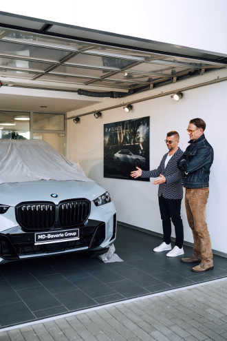 Slávnostné odovzdanie BMW X5 Tomášovi Maštalírovi v T.O.B. Trenčín.