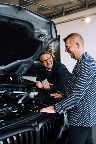 Slávnostné odovzdanie BMW X5 Tomášovi Maštalírovi v T.O.B. Trenčín.