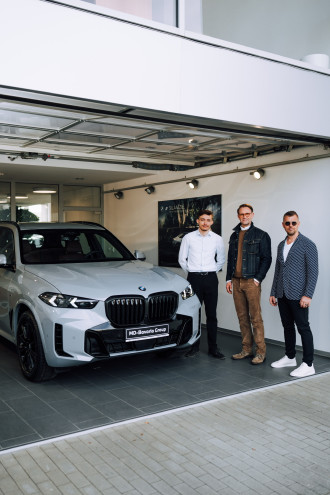 Slávnostné odovzdanie BMW X5 Tomášovi Maštalírovi v T.O.B. Trenčín.