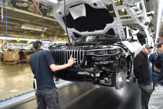 Odpočítavanie sa začalo: prvé predsériové modely BMW X7 schádzajú z montážnej linky.
