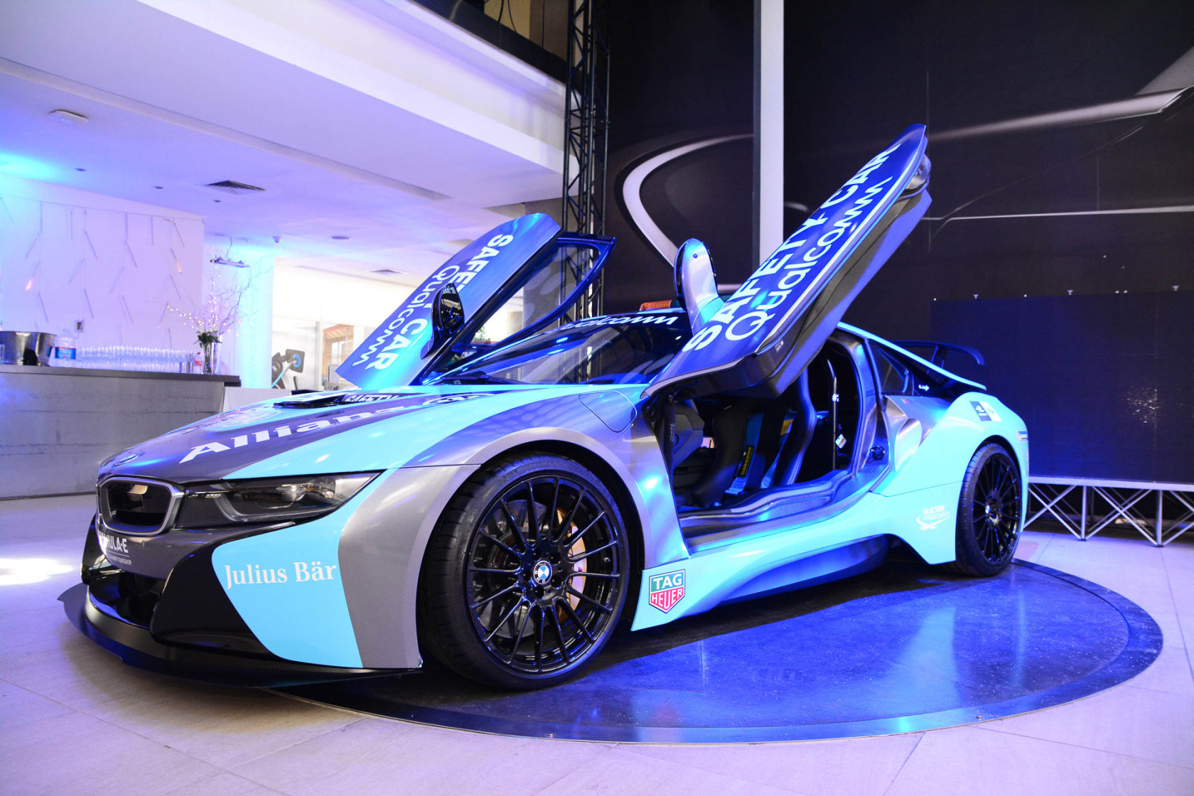 Nový vývoj na poli Formula E: Debut novej generácie bezpečnostného vozidla Qualcomm Safety Car BMW i8 Coupé.