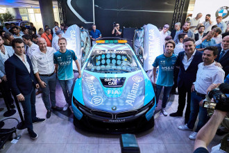 Nový vývoj na poli Formula E: Debut novej generácie bezpečnostného vozidla Qualcomm Safety Car BMW i8 Coupé.