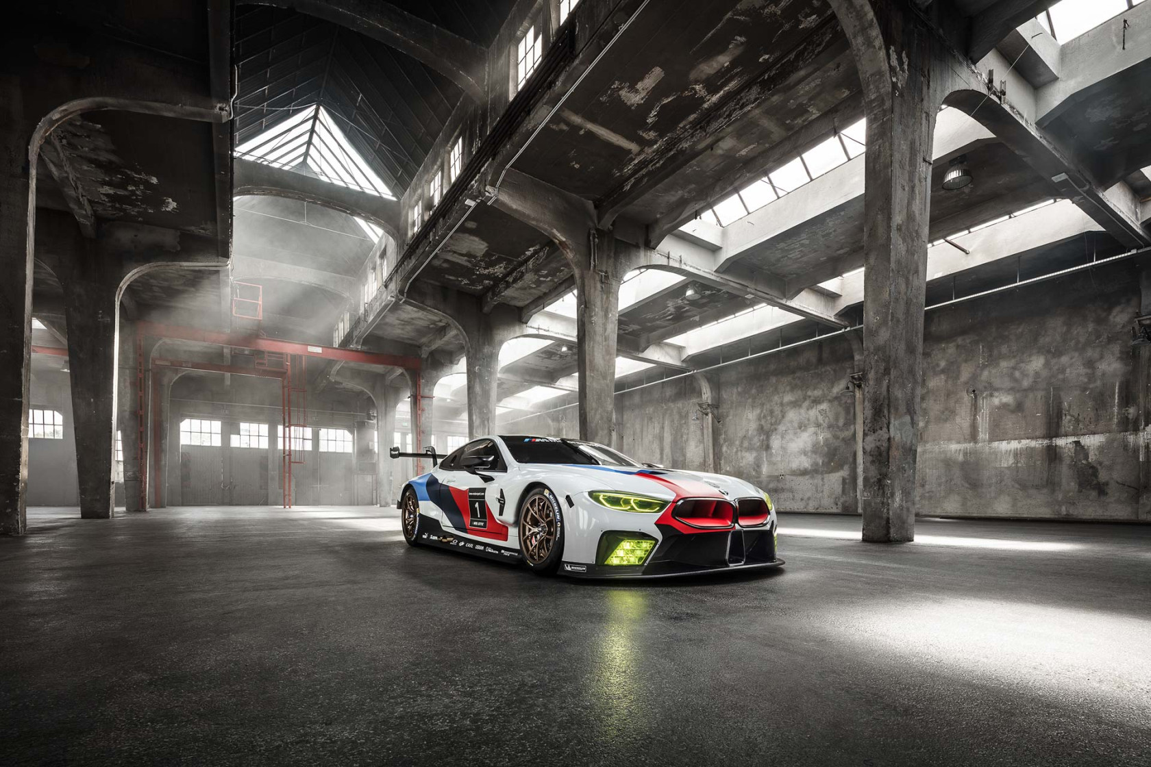 Rozhovor s dizajnérom BMW Motorsport Michaelom Scullym o novom BMW M8 GTE: „Je to najživelnejší, najodvážnejší pretekársky automobil, aký sme kedy zostrojili.“