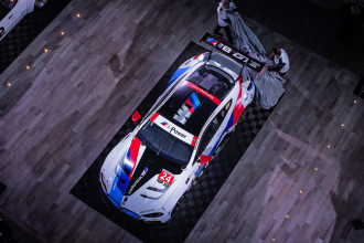 Rozhovor s dizajnérom BMW Motorsport Michaelom Scullym o novom BMW M8 GTE: „Je to najživelnejší, najodvážnejší pretekársky automobil, aký sme kedy zostrojili.“