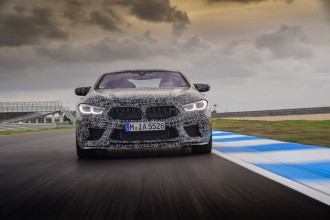 Príprava na sériovú výrobu nového BMW M8 Coupé.