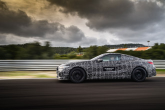 Príprava na sériovú výrobu nového BMW M8 Coupé.