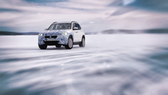 Modely BMW iX3, BMW i4 a BMW iNEXT absolvujú testy v studených podmienkach na severnom polárnom kruhu.