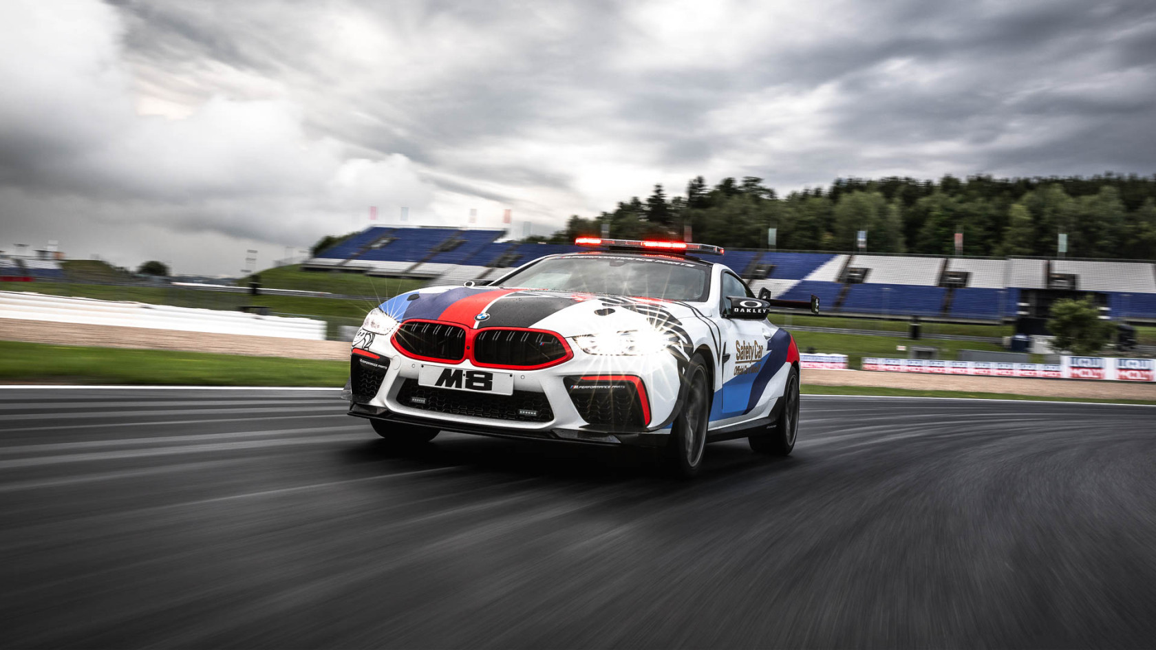 BMW M8 MotoGPTM Safety Car - vysoký výkon v službe bezpečnosti.