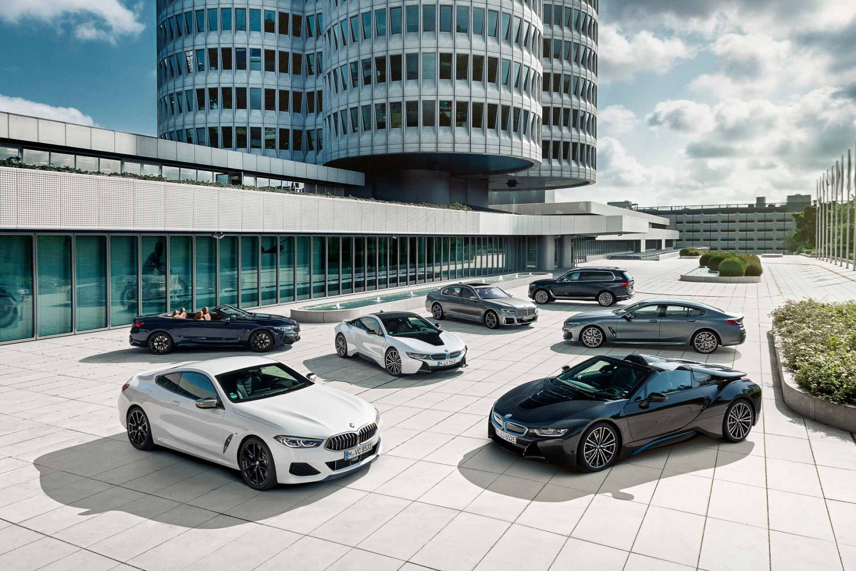 BMW v predajnosti potvrdzuje vedúcu pozíciu medzi prémiovými automobilkami.