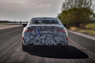 Nové BMW radu 4 Coupé vo finálnej fáze skúšok jazdnej dynamiky.