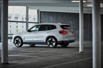 Úplne prvé BMW iX3.