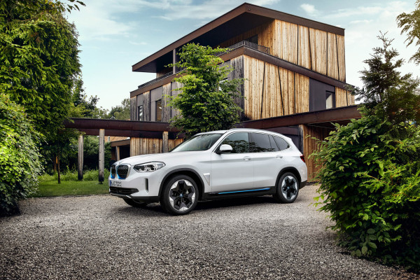 Úplne prvé BMW iX3.