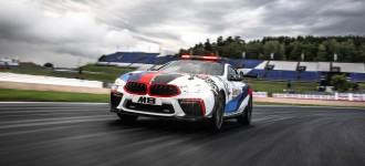 BMW M8 MotoGPTM Safety Car - vysoký výkon v službe bezpečnosti.