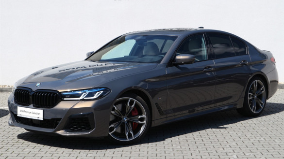 BMW M550i xDrive Sedan