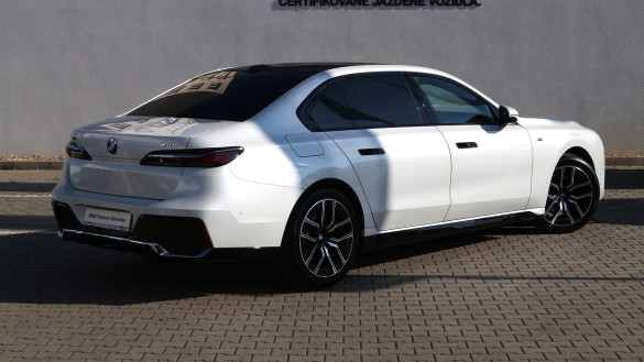 BMW 740d xDrive Sedan