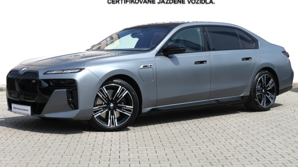 BMW M760e xDrive Sedan