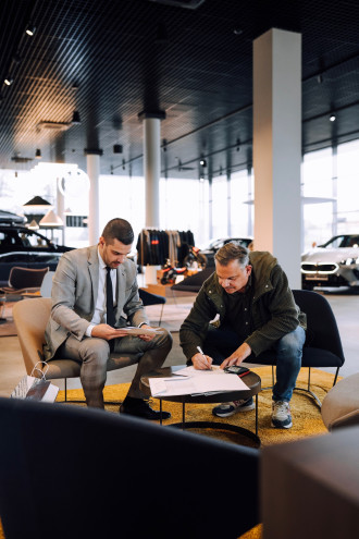 Dano Dangl si prevzal nové BMW M5 v Individual farbe Frozen Deep Grey.